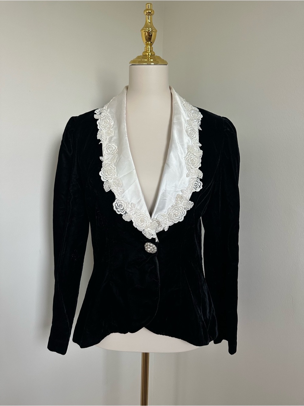 Vintage 1980’s Jeffrey & Dara Velvet Lace Blazer